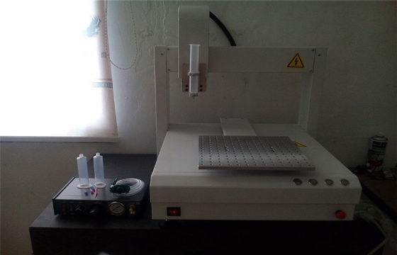 Máquina de dispensación del robot del pegamento universal del silicón de Benchtop 3 AXIS