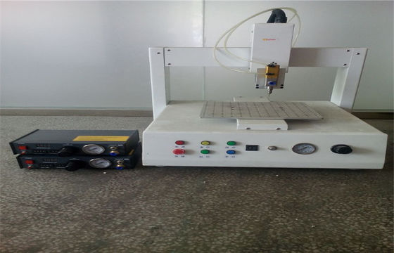 Máquina de dispensación AC110 220V 300W de la precisión 3 del pegamento de alta velocidad de AXIS